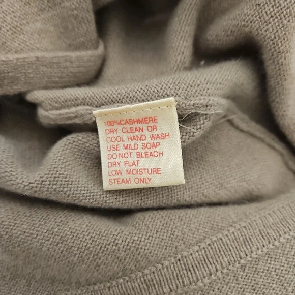 Cashmere beautiful dress - Picture 3 of 3